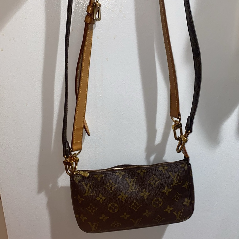 ‼️❌SOLD❌‼️🔥❤️ Louis Vuitton Iconic Monogram Pochette in EUC! Made in France - Picture 11 of 13